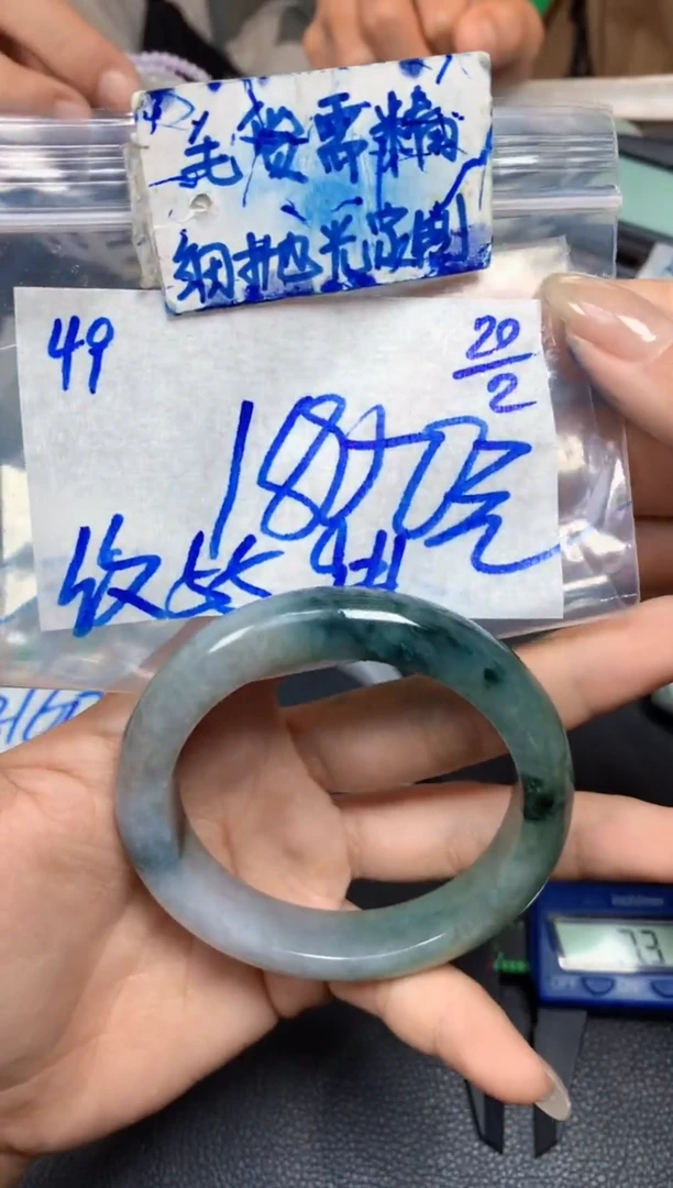【闪购商品】定制翡翠未镶嵌49毛货需精细抛光手镯多样性拍一发一
