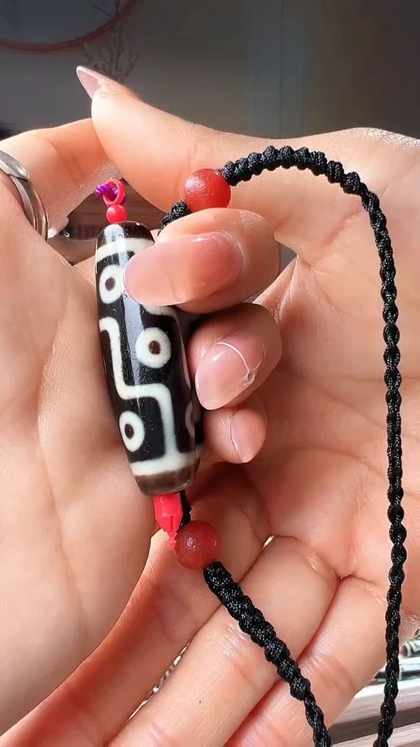 玛瑙/玉髓颈饰未镶嵌依*九眼