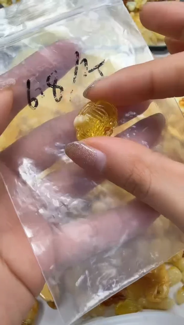 裸石琥珀未镶嵌如图