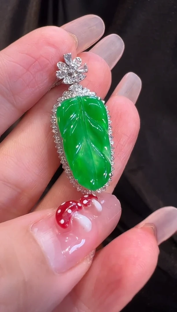 【闪购商品】翡翠颈饰18K金镶嵌吊坠