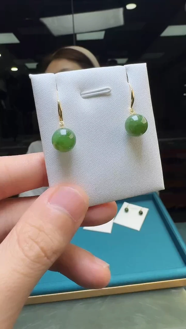 18K金镶嵌和田玉耳饰碧玉圆珠耳钩/一对