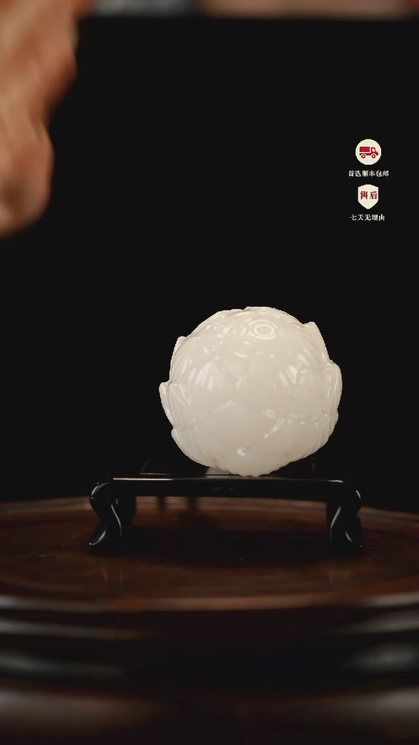 云南石荔枝白雕刻：好运莲莲手把件