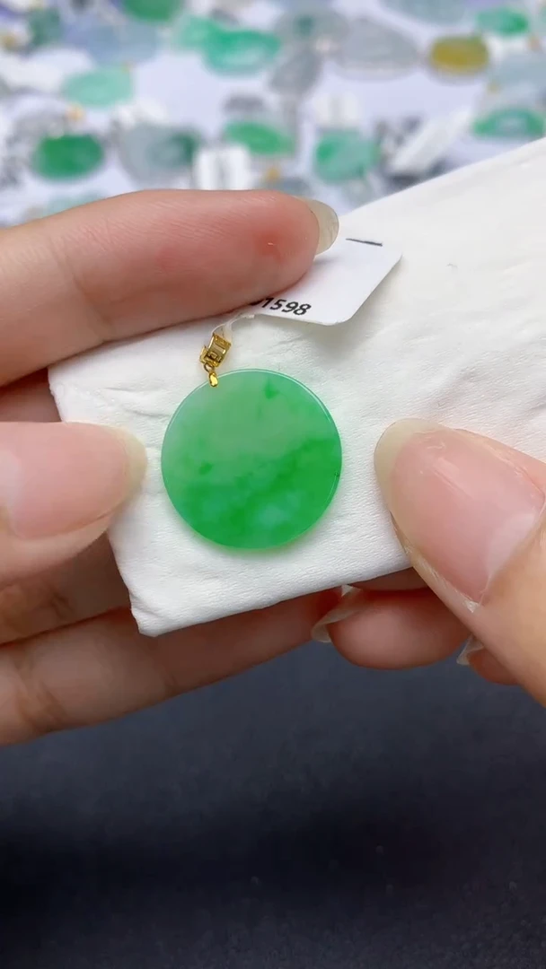 翡翠18K金镶嵌颈饰天然缅甸a货翡翠百元以上9元证书费自理