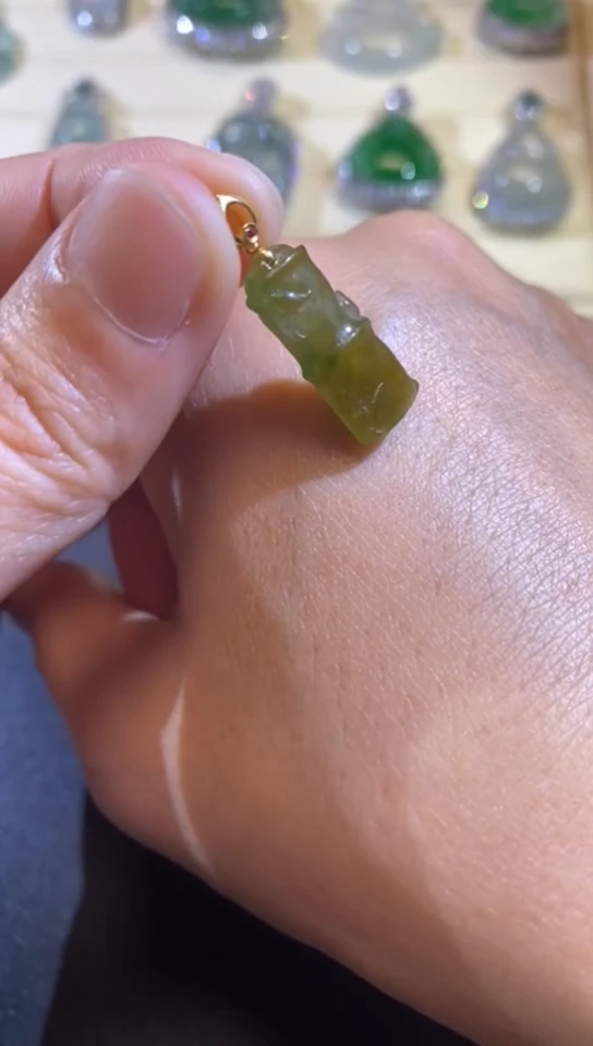 【闪购商品】翡翠吊坠(不含链)18K金镶嵌缅甸天然A货翡翠