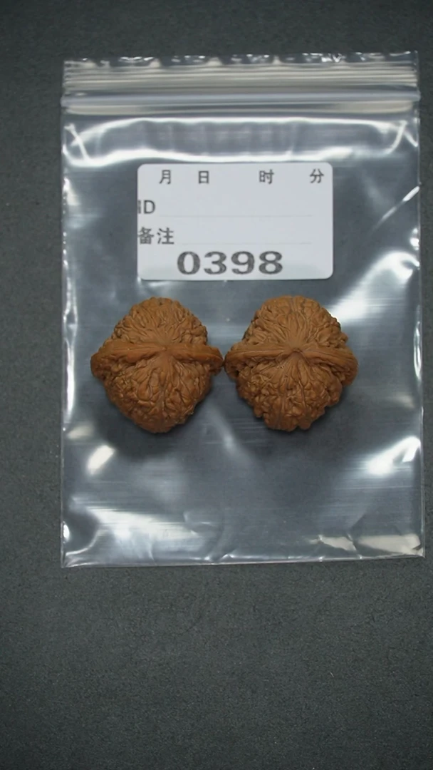 【闪购商品】文玩核桃把件33红宝石