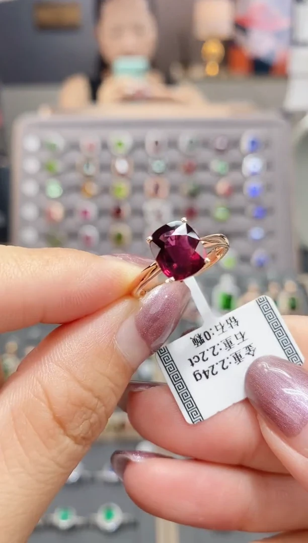 碧玺戒指18K金镶嵌2.2