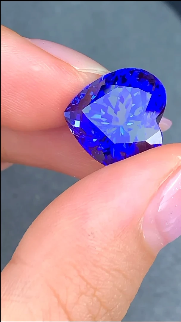 无未镶嵌坦桑石15.45克拉