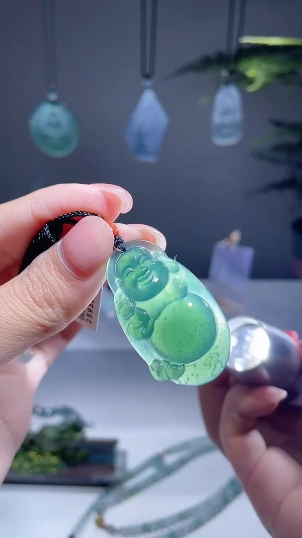 颈饰未镶嵌翡翠佛公