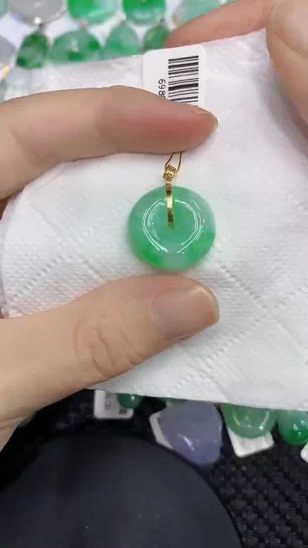 颈饰18K金镶嵌翡翠1111111111111