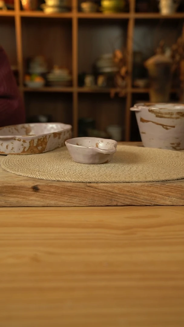 福利橡皮粉系列的带把手蘸料碟1个