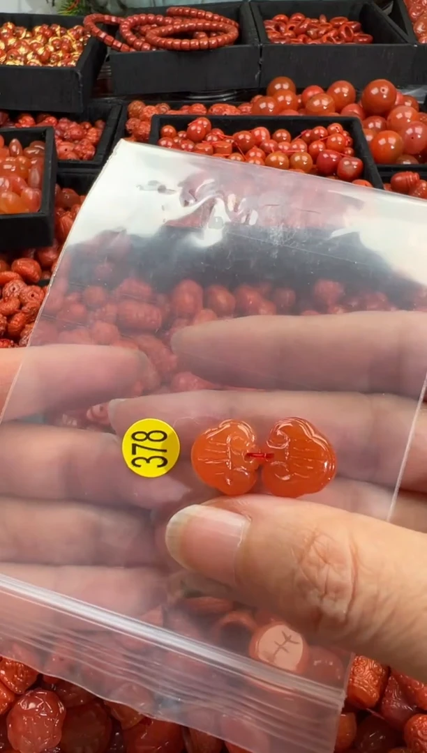 南红玛瑙未镶嵌颈饰1