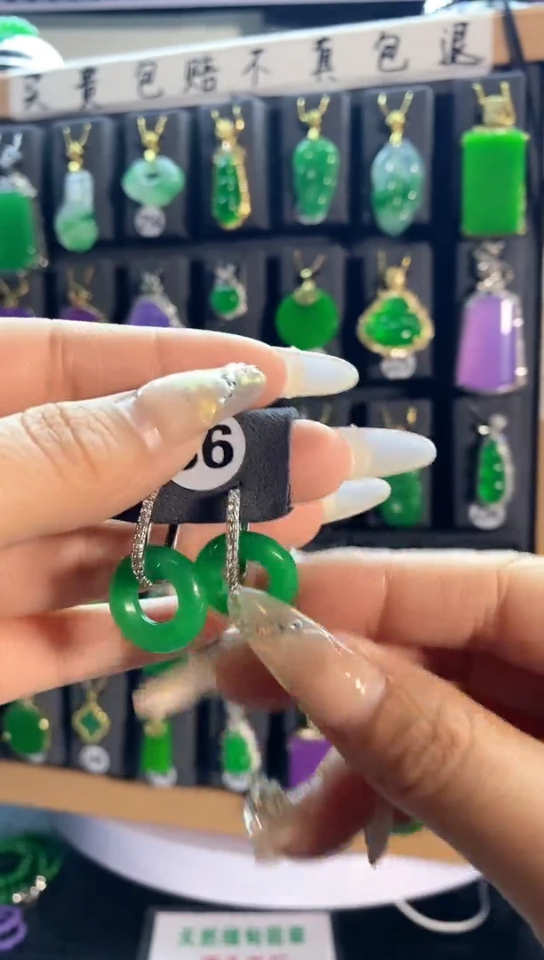 【闪购商品】翡翠耳饰银S925镶嵌36....