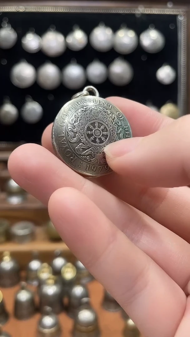 乐****3不丹八宝图照片记忆盒子吊坠正品配链子