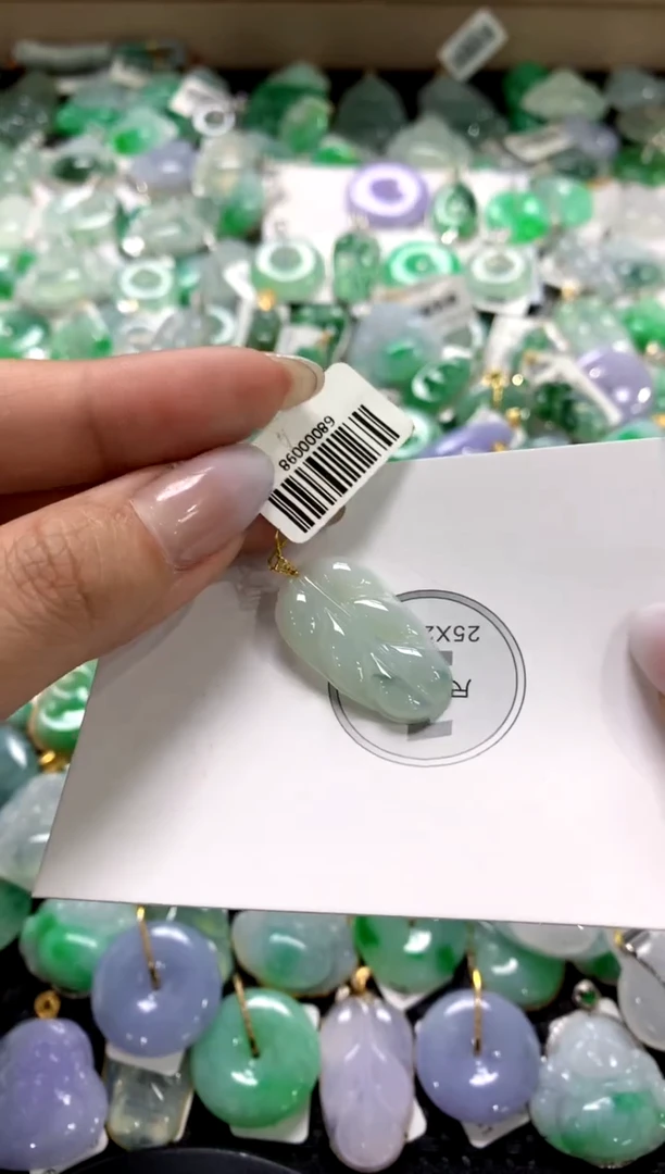 颈饰18K金镶嵌翡翠1111111111111111