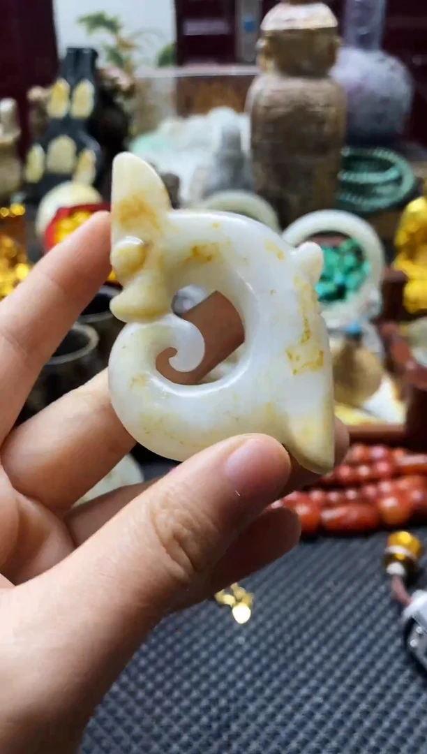 未镶嵌和田玉挂件猪龙