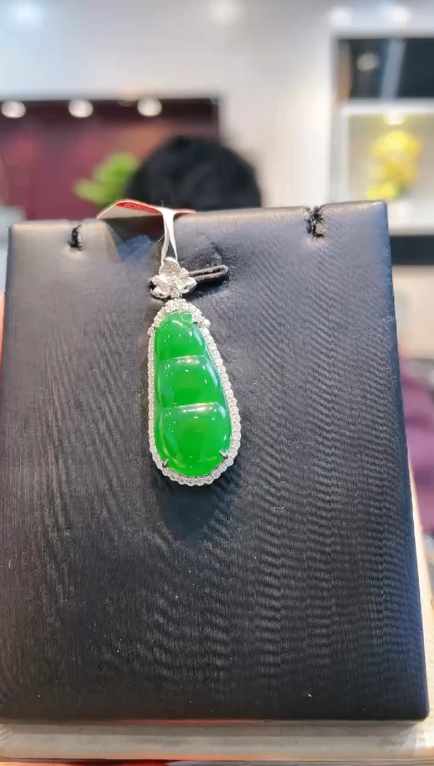 【闪购商品】翡翠颈饰18K金镶嵌A26天然A货翡翠吊坠