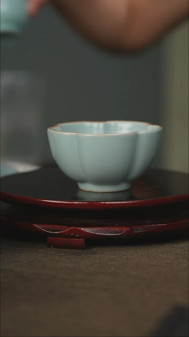 微微瑕 天蓝 五瓣梅花杯 无底款