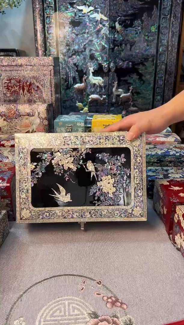 鱼锁全贝底·弘贝雅螺钿漆器文化馆
