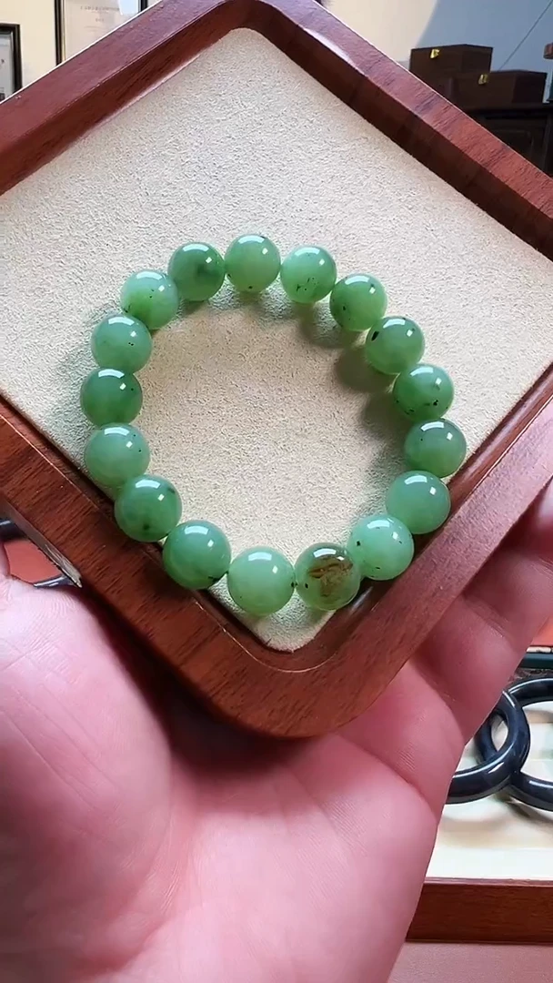 手串未镶嵌和田玉12mm碧玉乌兰海苹果绿带皮圆珠单圈