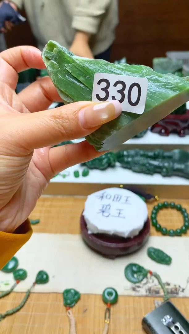 未镶嵌和田玉珠宝半成品1