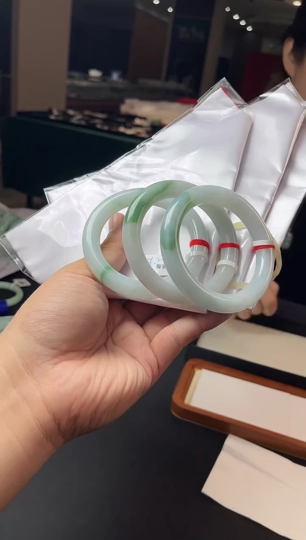 未镶嵌手镯翡翠14252/多样性发一个