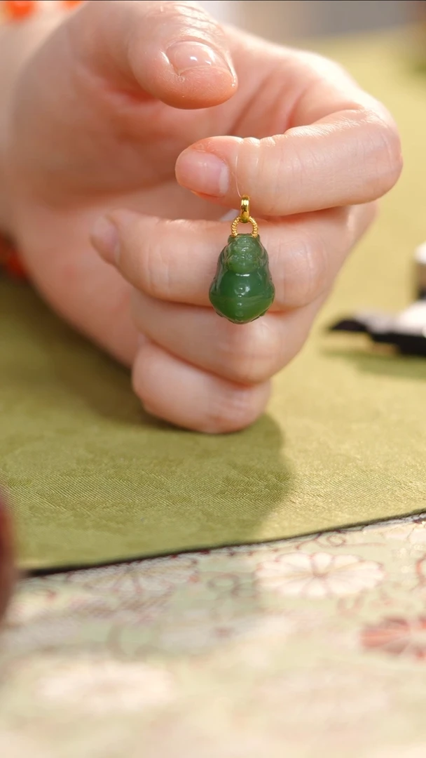 吊坠(不含链)18K金镶嵌和田玉吞金貔貅