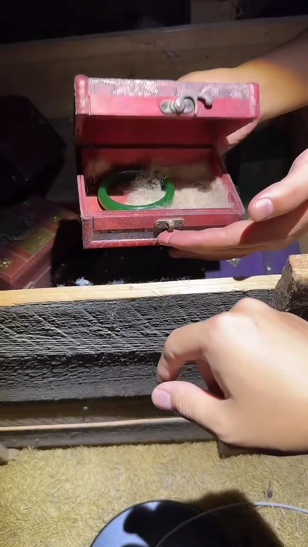 金属仿古饰品玉镯02