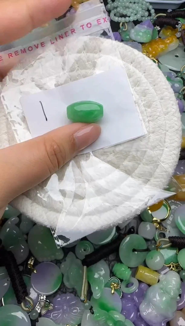 颈饰未镶嵌翡翠缅甸翡翠吊坠