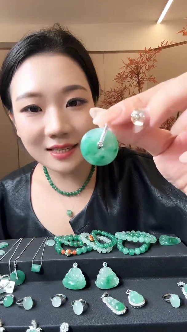 吊坠(不含链)未镶嵌石英质玉（非洲翠）非洲翠平安扣（拍一发其一）