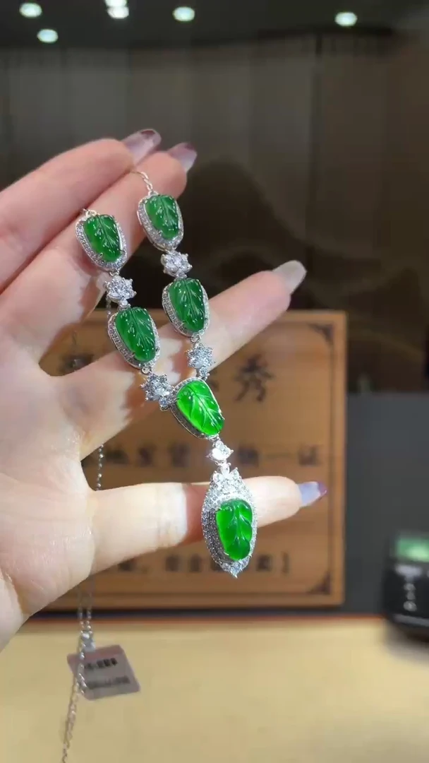 【闪购商品】翡翠颈饰未镶嵌      *A25 (只发一件)