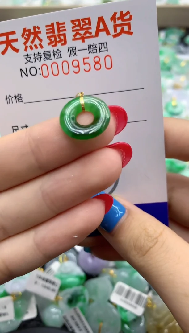 翡翠18K金镶嵌颈饰11111111111