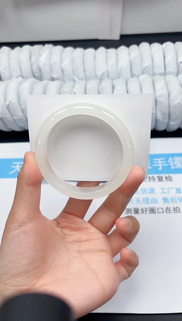 【闪购商品】石英质玉手镯未镶嵌32-59.1