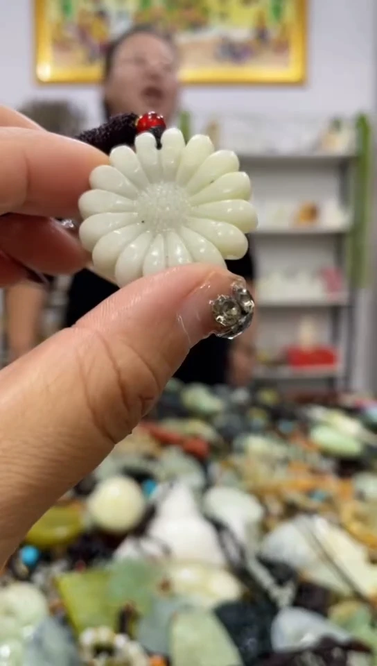 未镶嵌蛇纹石玉吊坠