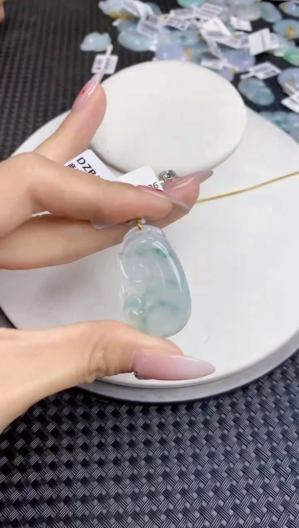 【闪购商品】翡翠颈饰18K金镶嵌天然翡翠A货