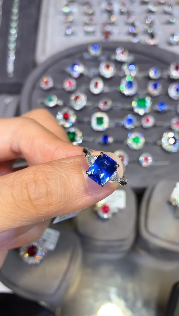 戒指蓝宝石18K金镶嵌【闪购】3.06ct/七天鉴赏/矢车菊