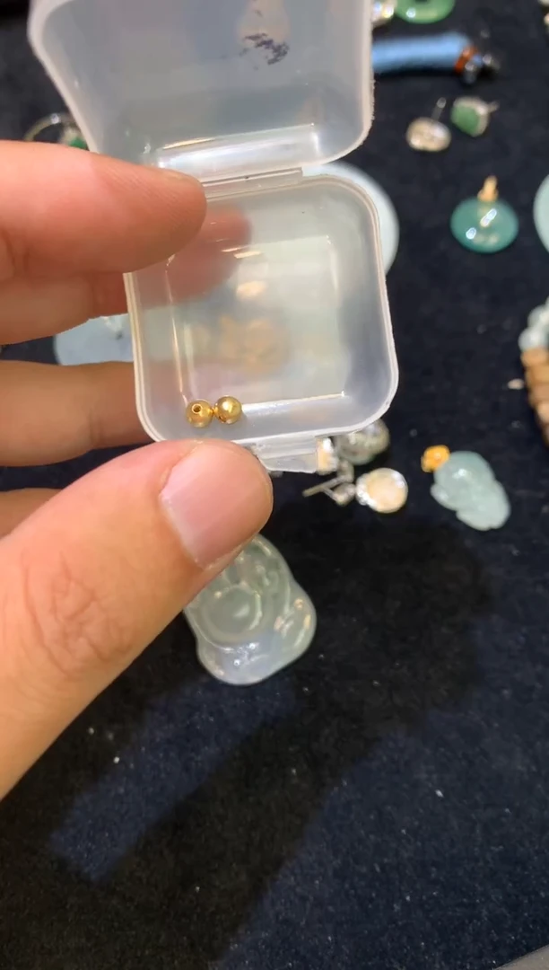 颈饰18K金镶嵌翡翠六****师金珠4mm
