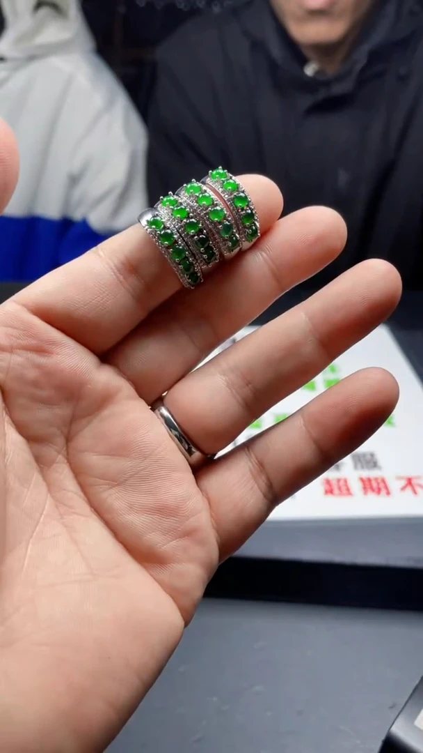 未镶嵌戒指翡翠1个