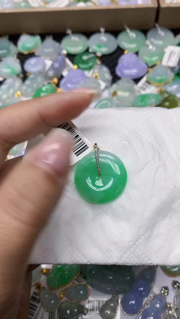 颈饰18K金镶嵌翡翠111111