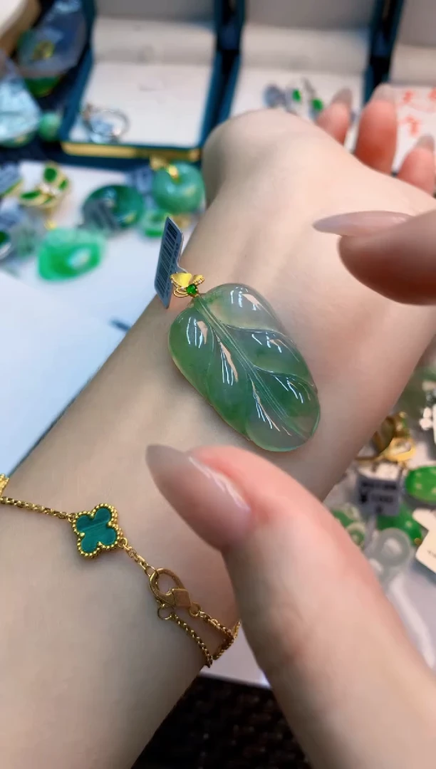 翡翠18K金镶嵌吊坠(不含链)1
