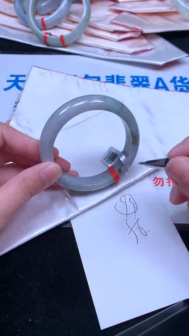 未镶嵌手镯翡翠.