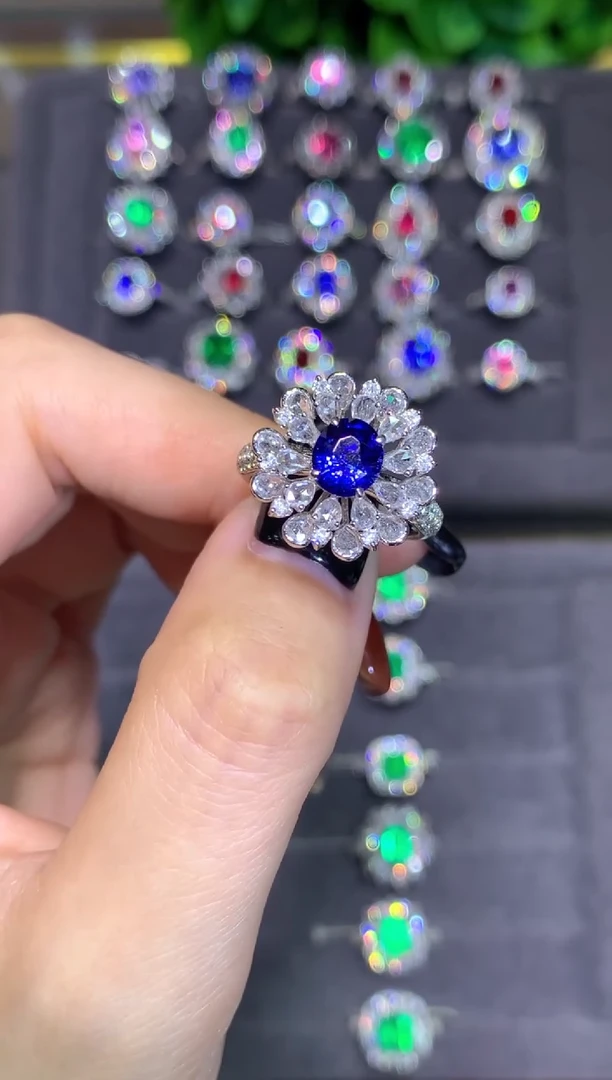 戒指蓝宝石18K金镶嵌1.11CT