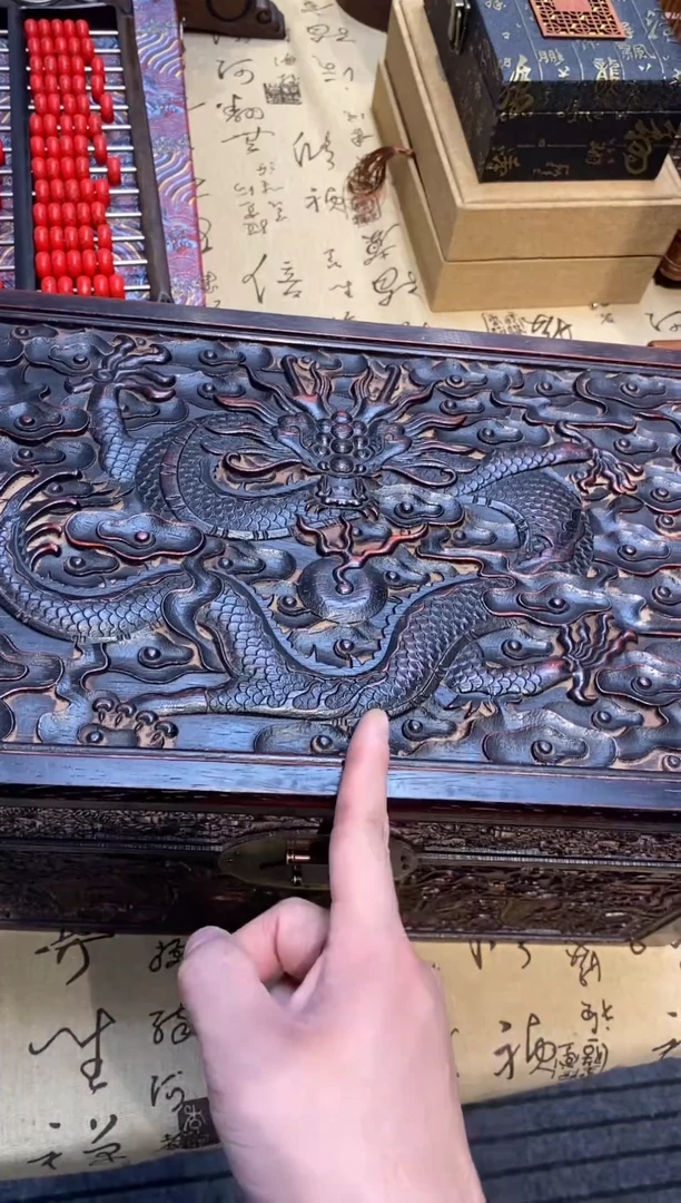 檀香紫檀（小叶紫檀）龙箱子