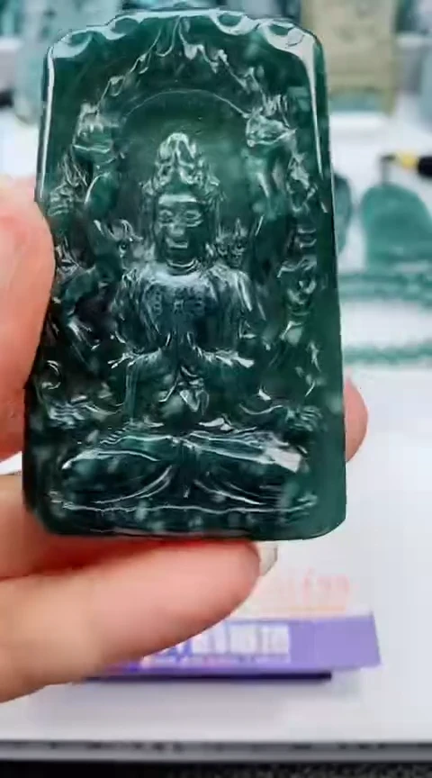 翡翠未镶嵌颈饰