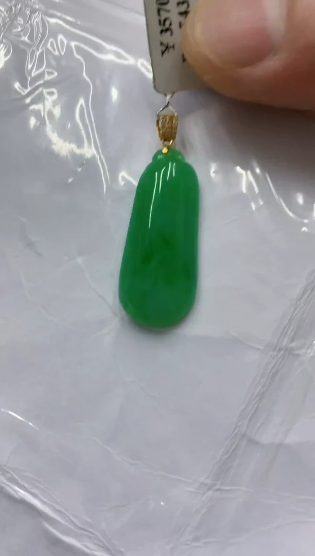 翡翠18K金镶嵌颈饰挂件