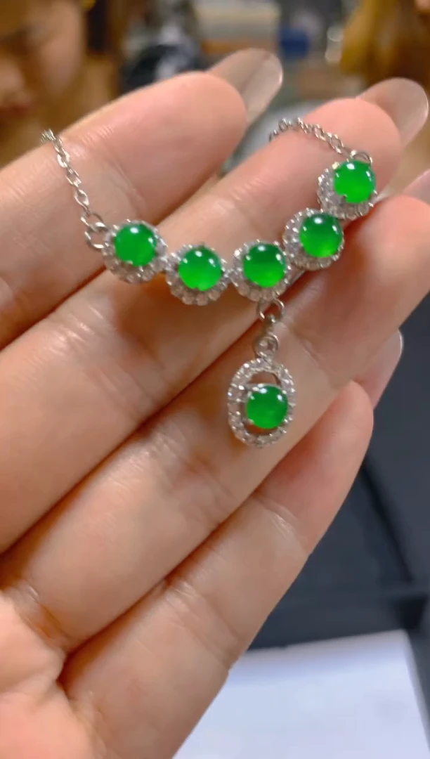 翡翠未镶嵌颈饰多样性发一