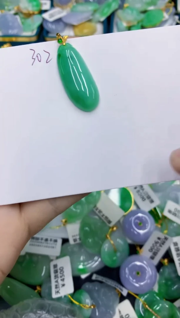翡翠18K金镶嵌颈饰11111111111