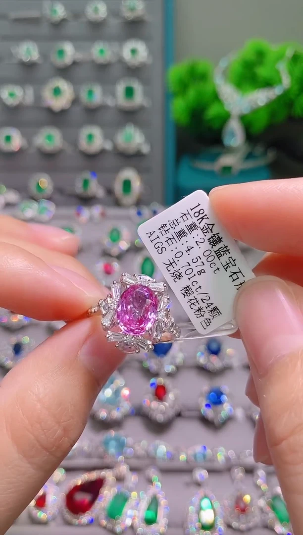 彩色蓝宝石18K金戒指18K金镶嵌.