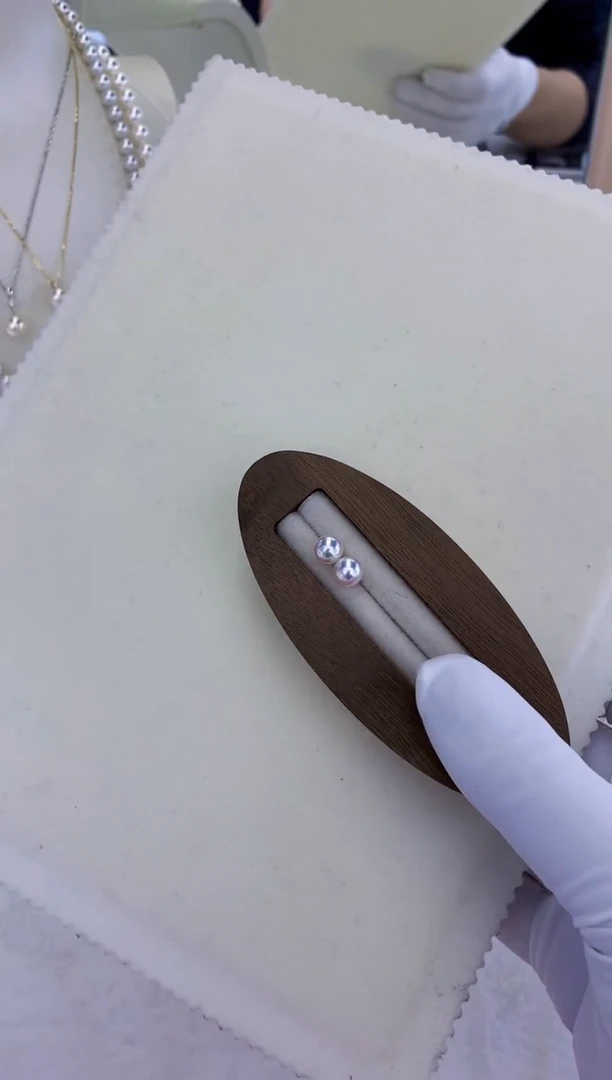 18K金镶嵌饰品海水珍珠6-7素钉定制