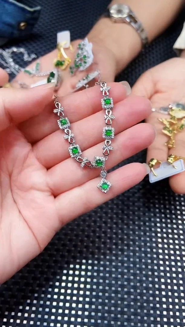 【闪购商品】翡翠颈饰未镶嵌11111111