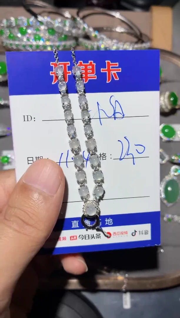 颈饰银S925镶嵌翡翠小****狼 小白兔骑着